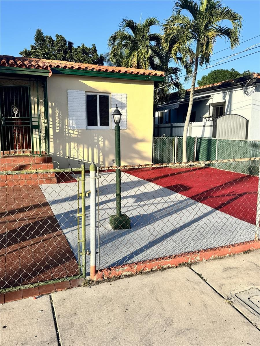 3445 NW 2nd St, Miami FL 33125 — 2