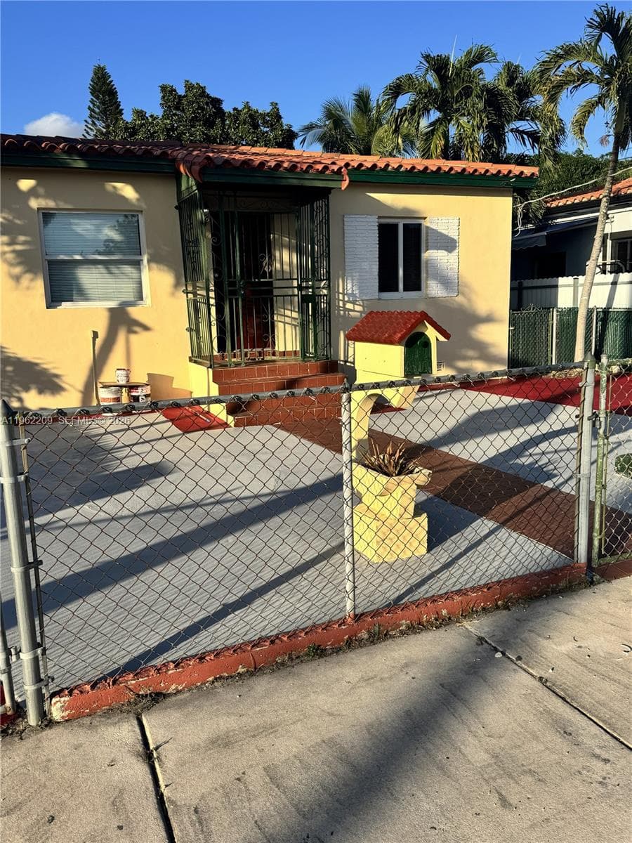 3445 NW 2nd St, Miami FL 33125 — 1