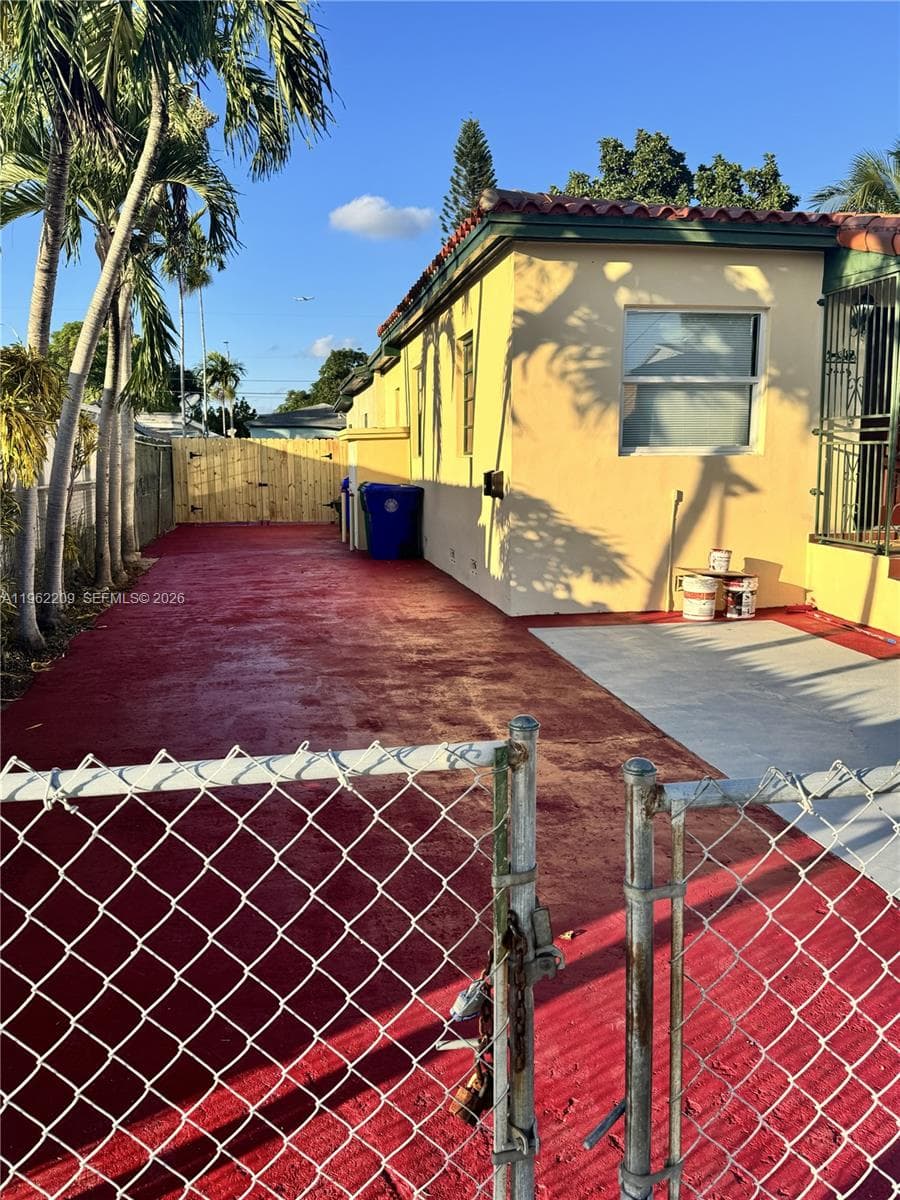 3445 NW 2nd St, Miami FL 33125 — 4
