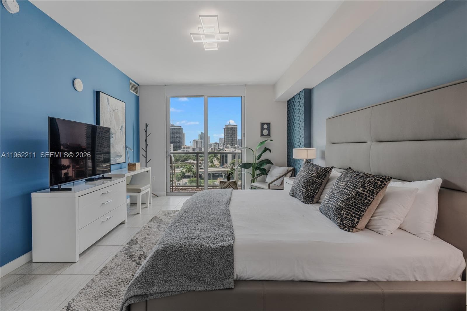 3900 Biscayne Blvd # 904, Miami FL 33137 — 33