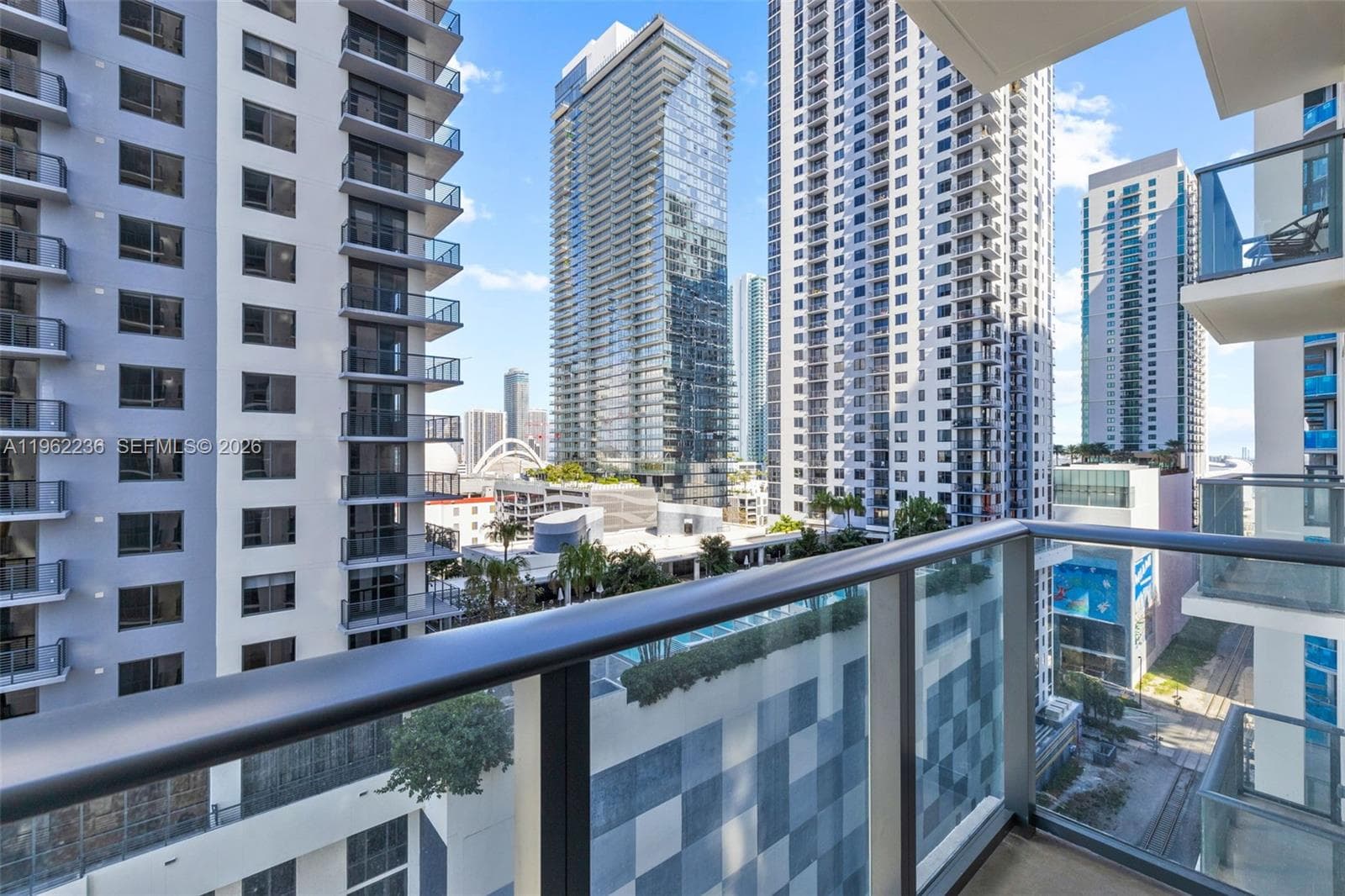 11 NE 6th St # 1611, Miami FL 33132 — 2