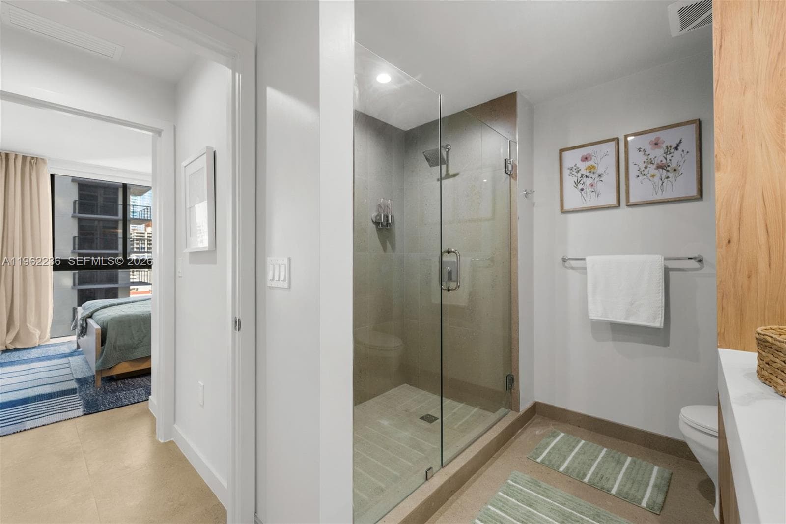 11 NE 6th St # 1611, Miami FL 33132 — 17