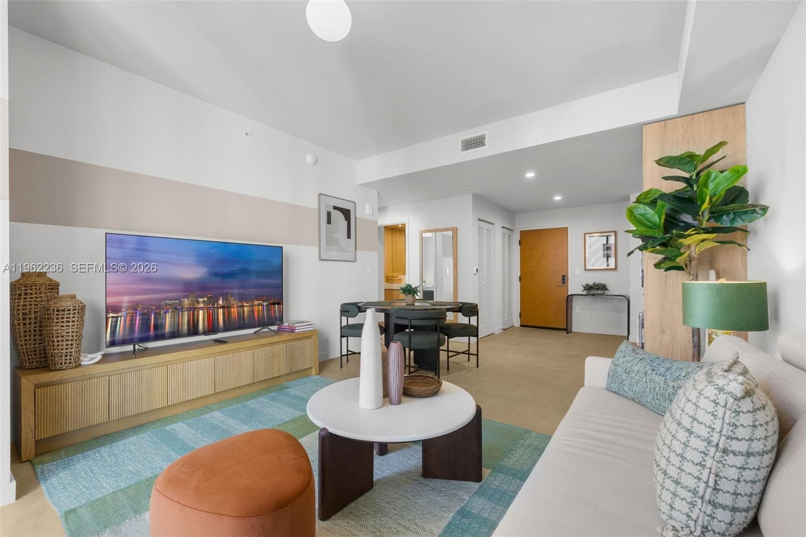 11 NE 6th St # 1611, Miami FL 33132 — 1