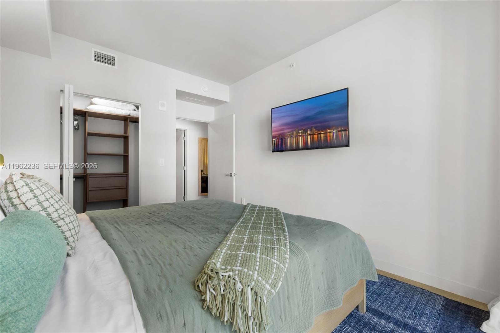 11 NE 6th St # 1611, Miami FL 33132 — 15
