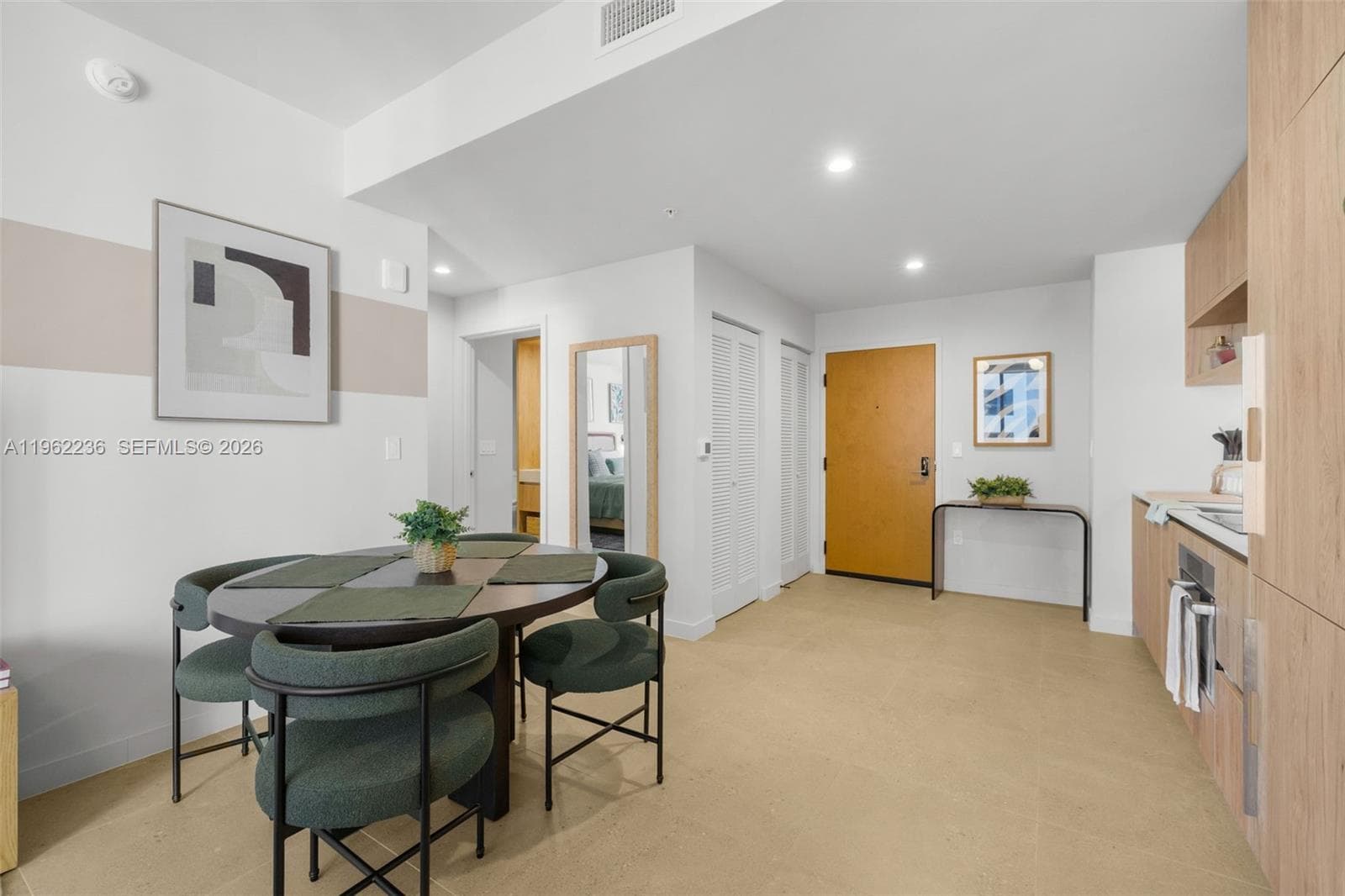 11 NE 6th St # 1611, Miami FL 33132 — 8