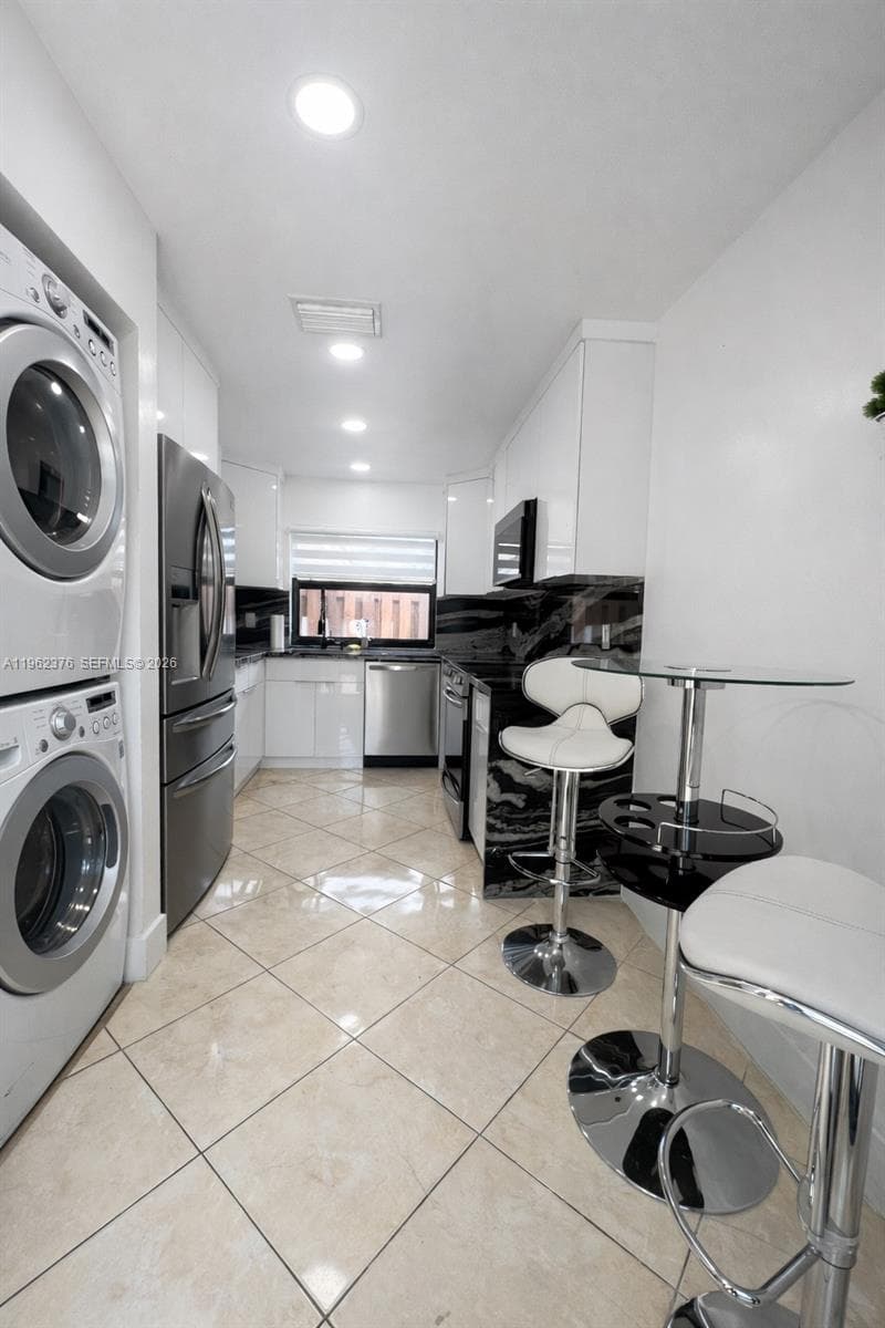 6012 NW 172nd Terr Cir, Hialeah FL 33015 — 2