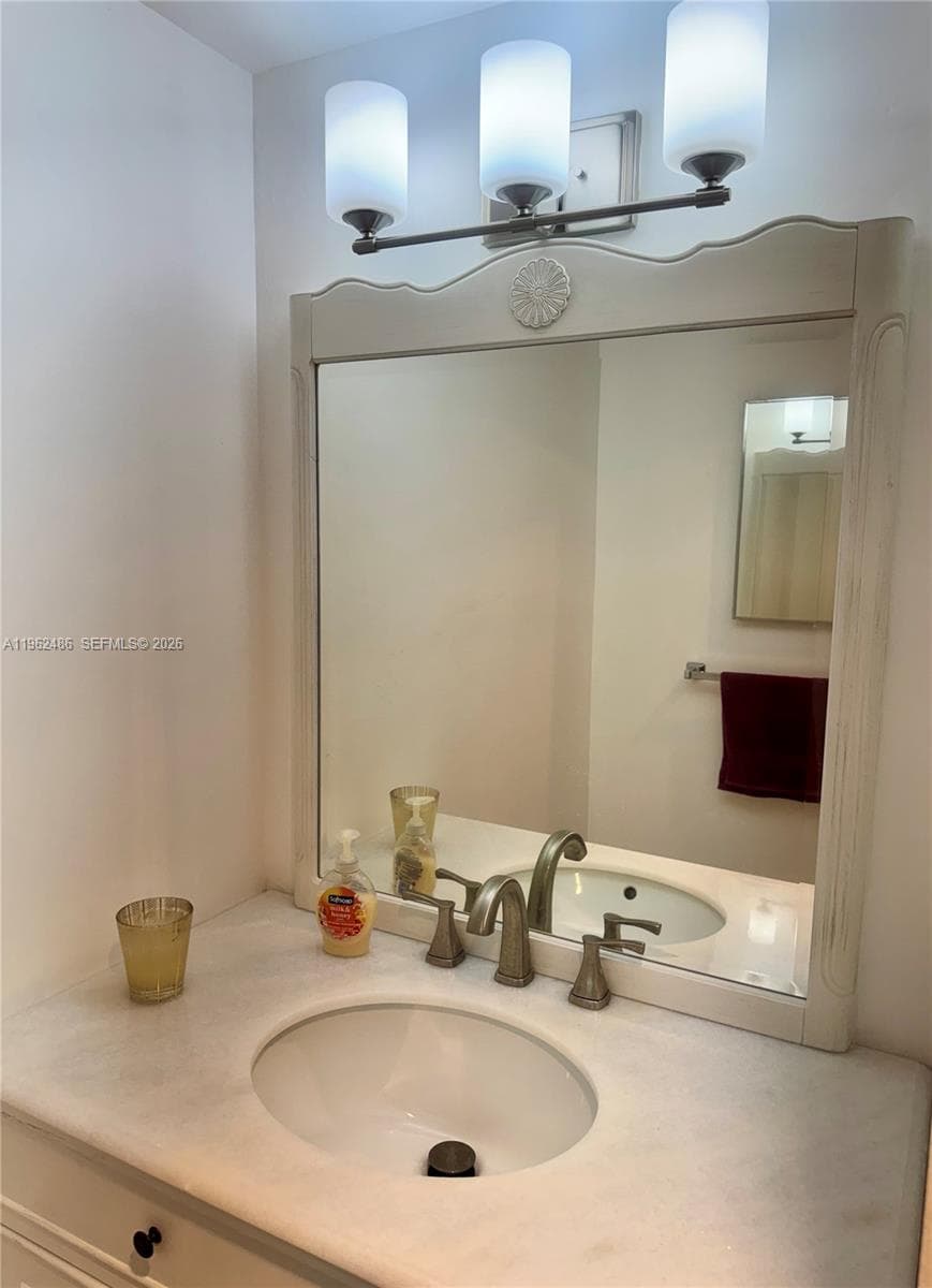 3750 NE 169 ST, North Miami Beach FL 33160 — 17