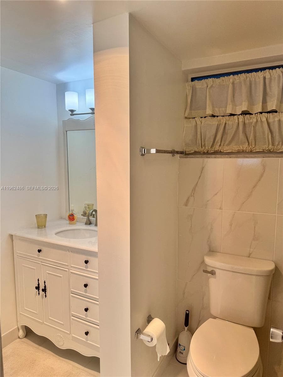 3750 NE 169 ST, North Miami Beach FL 33160 — 16
