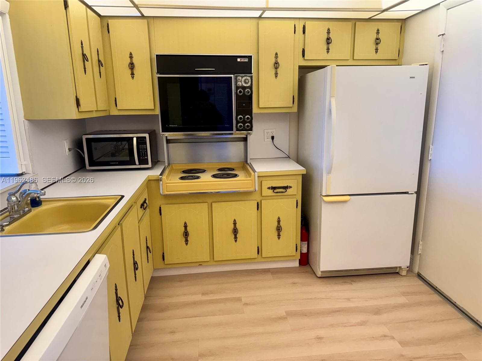 3750 NE 169 ST, North Miami Beach FL 33160 — 22