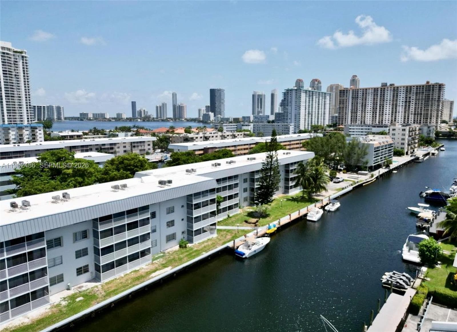 3750 NE 169 ST, North Miami Beach FL 33160 — 30
