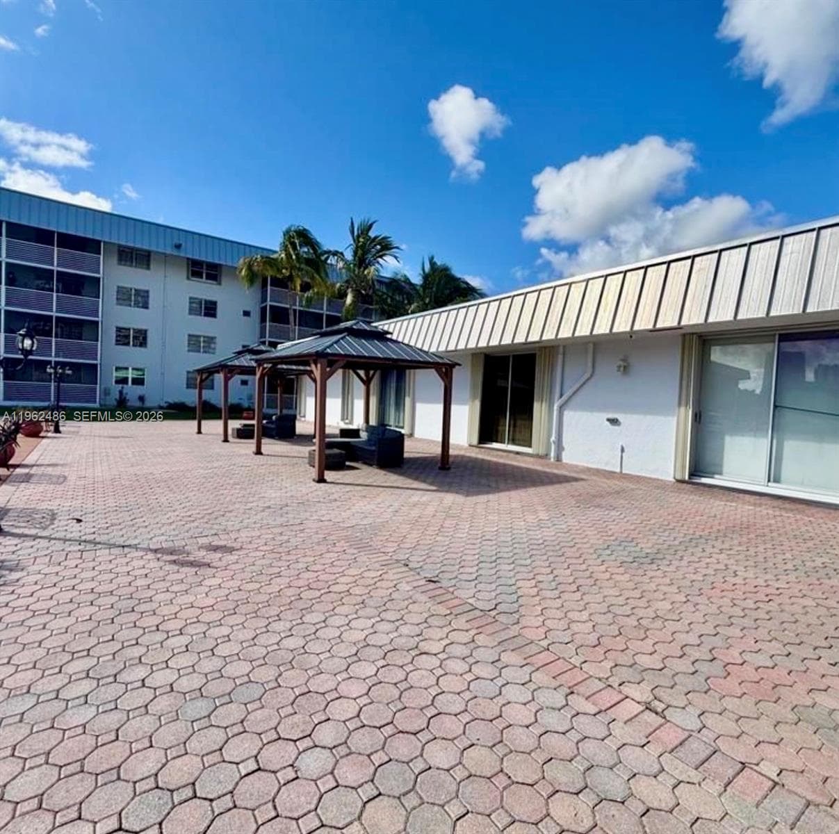 3750 NE 169 ST, North Miami Beach FL 33160 — 25