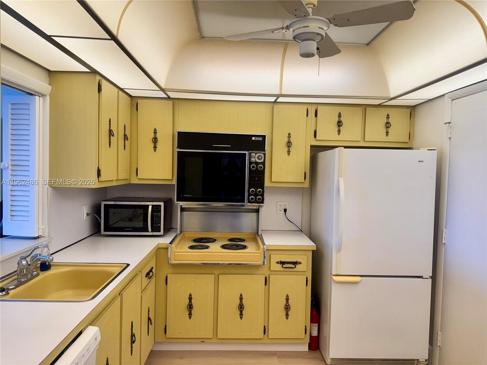 3750 NE 169 ST, North Miami Beach FL 33160 — 21