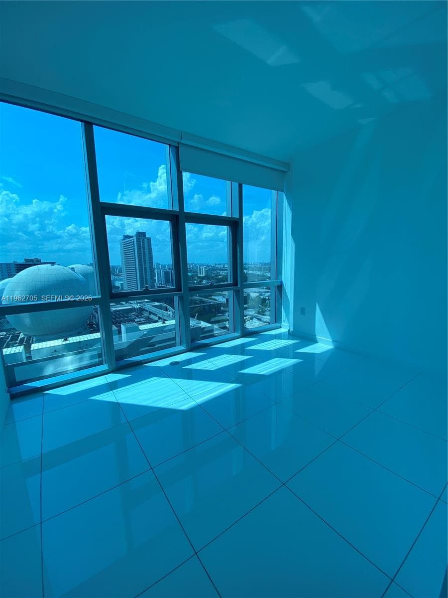 851 NE 1st Ave # 1508, Miami FL 33132 — 16