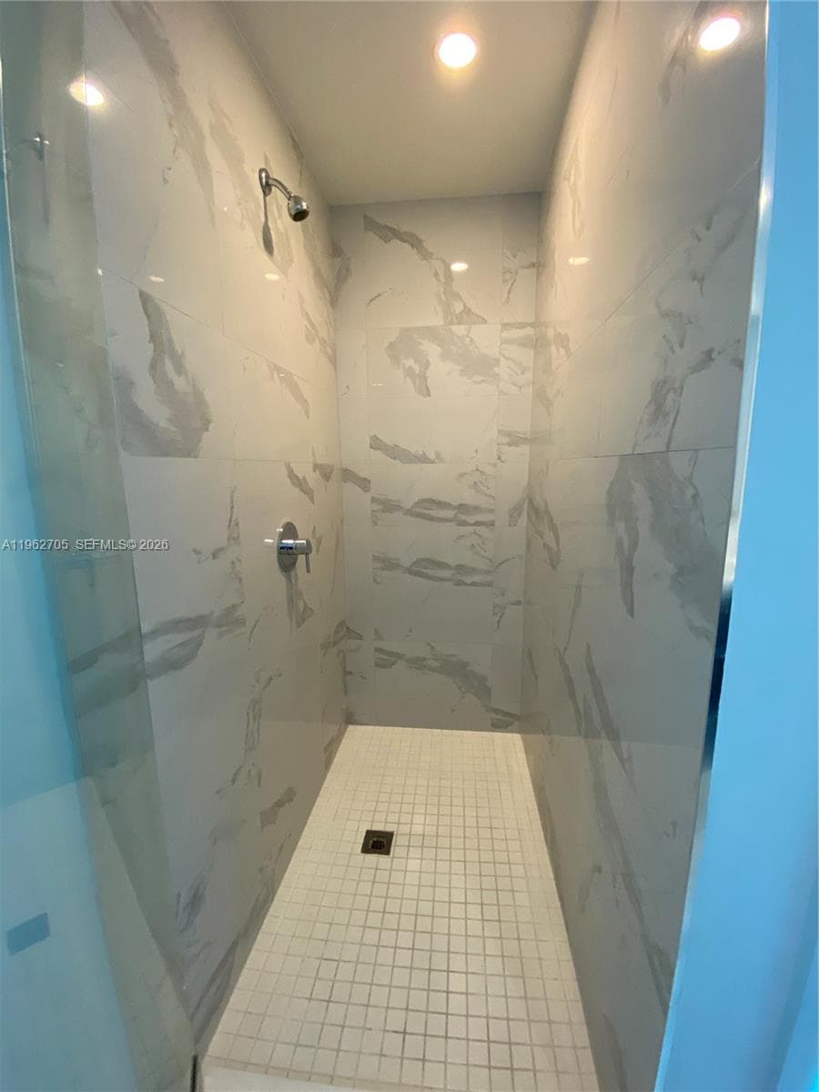 851 NE 1st Ave # 1508, Miami FL 33132 — 20