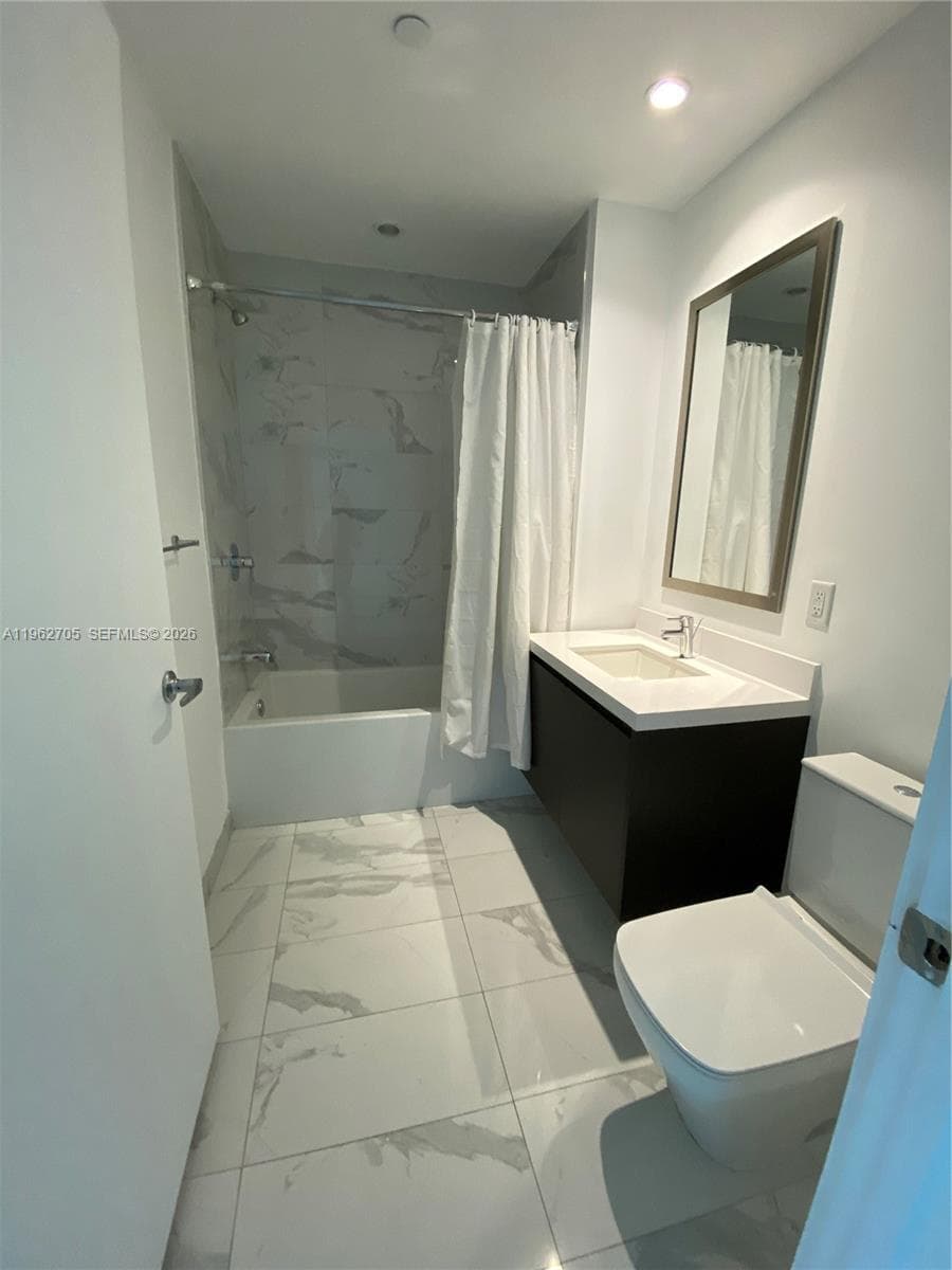 851 NE 1st Ave # 1508, Miami FL 33132 — 24