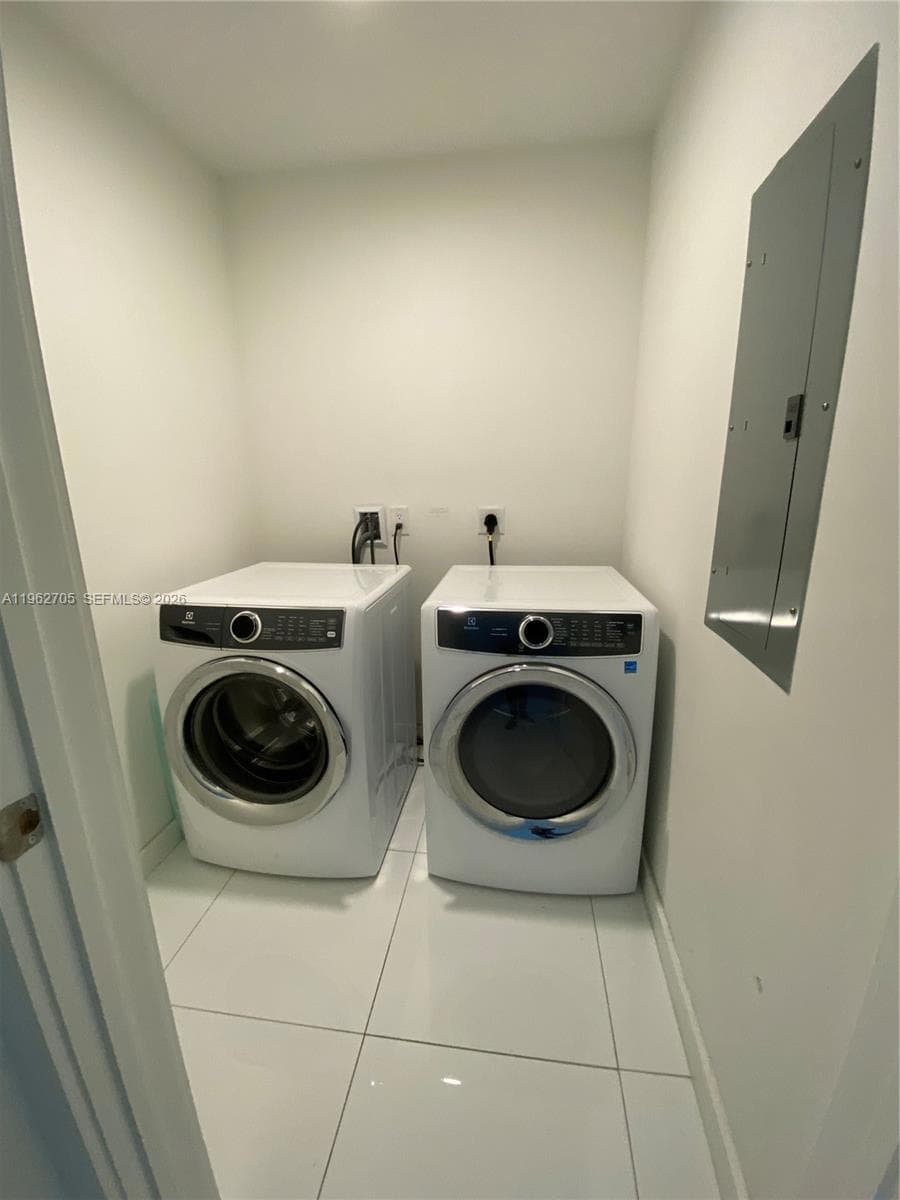 851 NE 1st Ave # 1508, Miami FL 33132 — 11