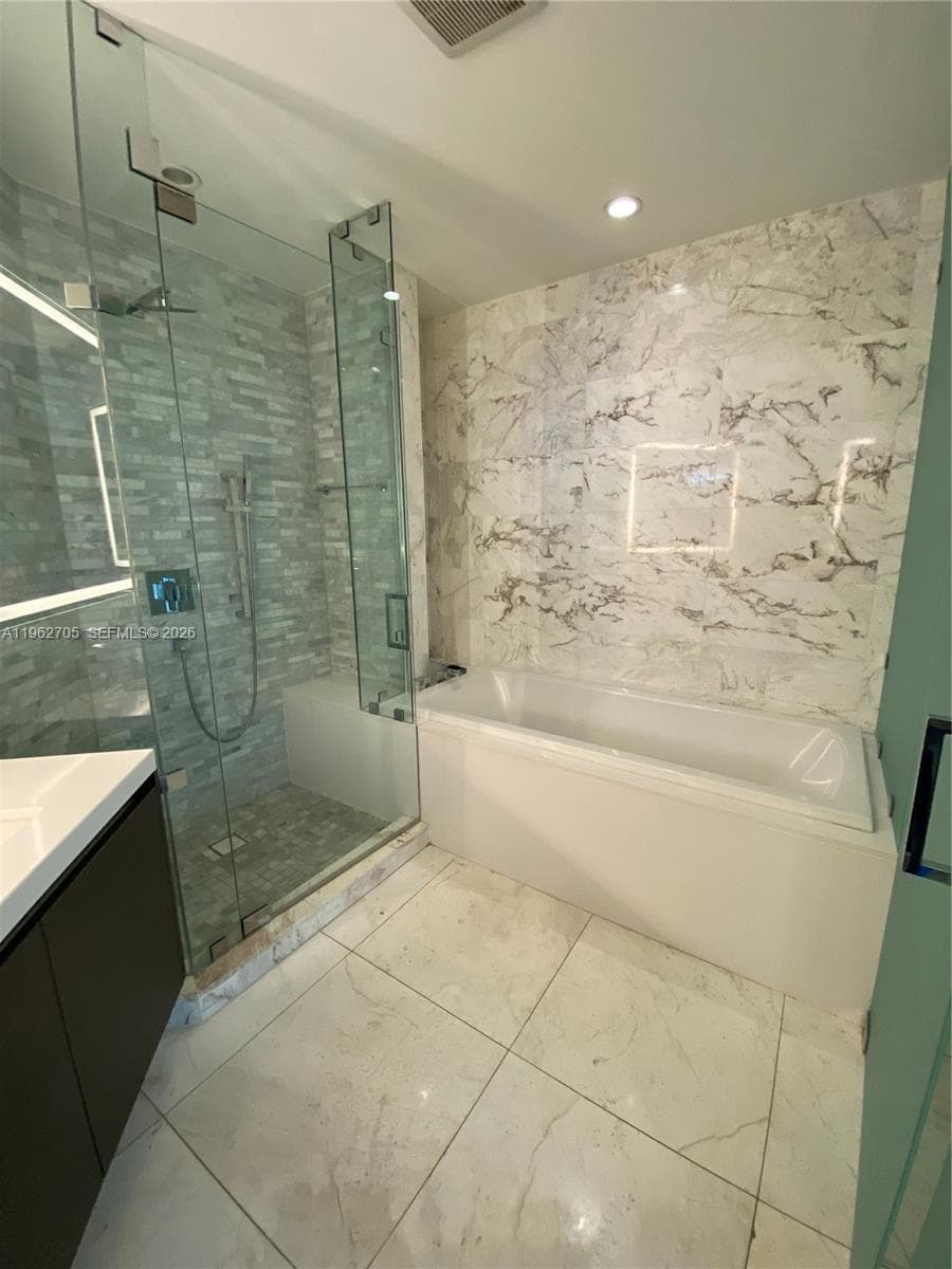 851 NE 1st Ave # 1508, Miami FL 33132 — 19