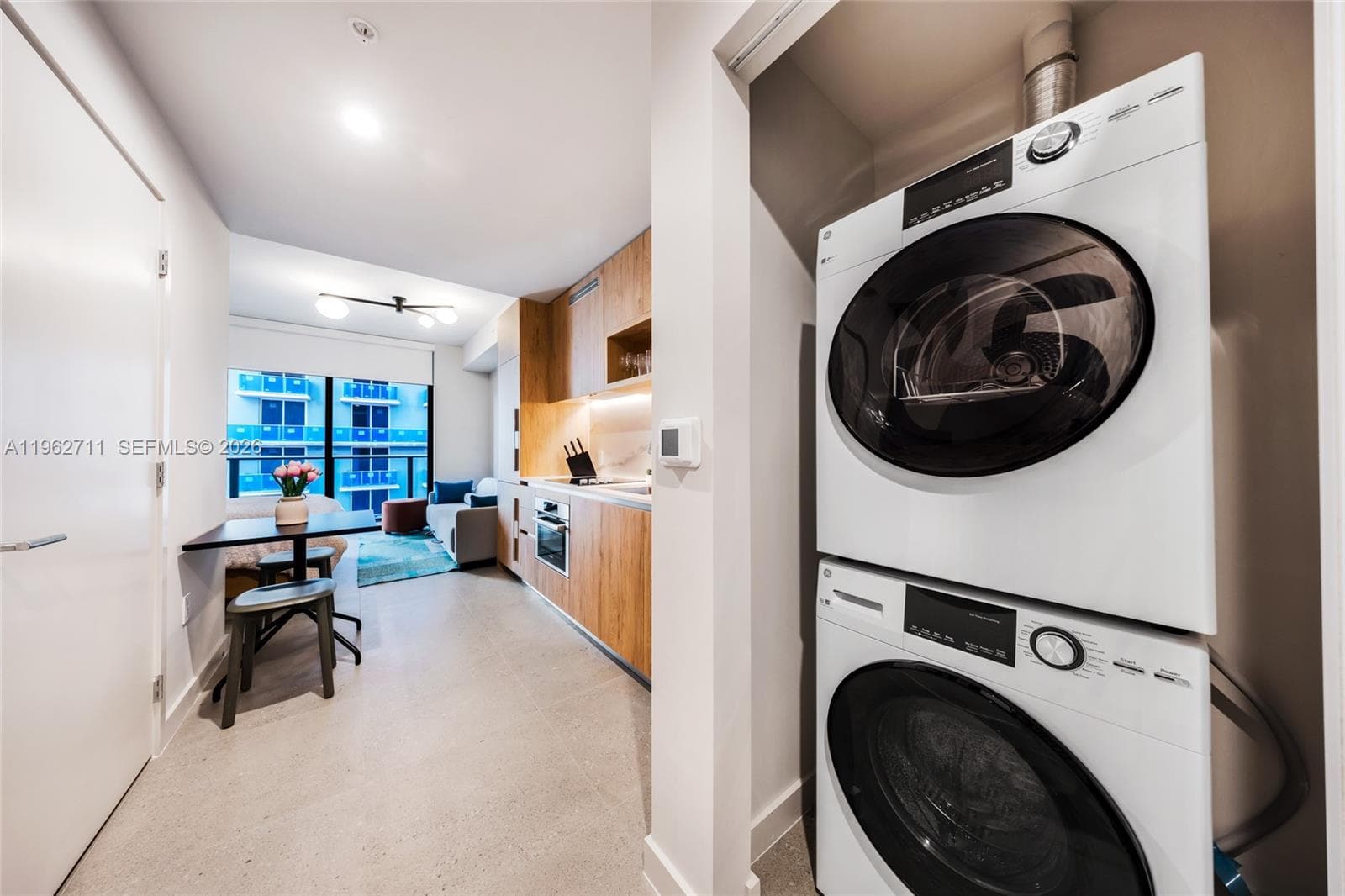 11 NE 6th St # 1208, Miami FL 33132 — 7