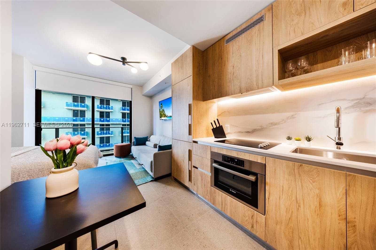 11 NE 6th St # 1208, Miami FL 33132 — 1