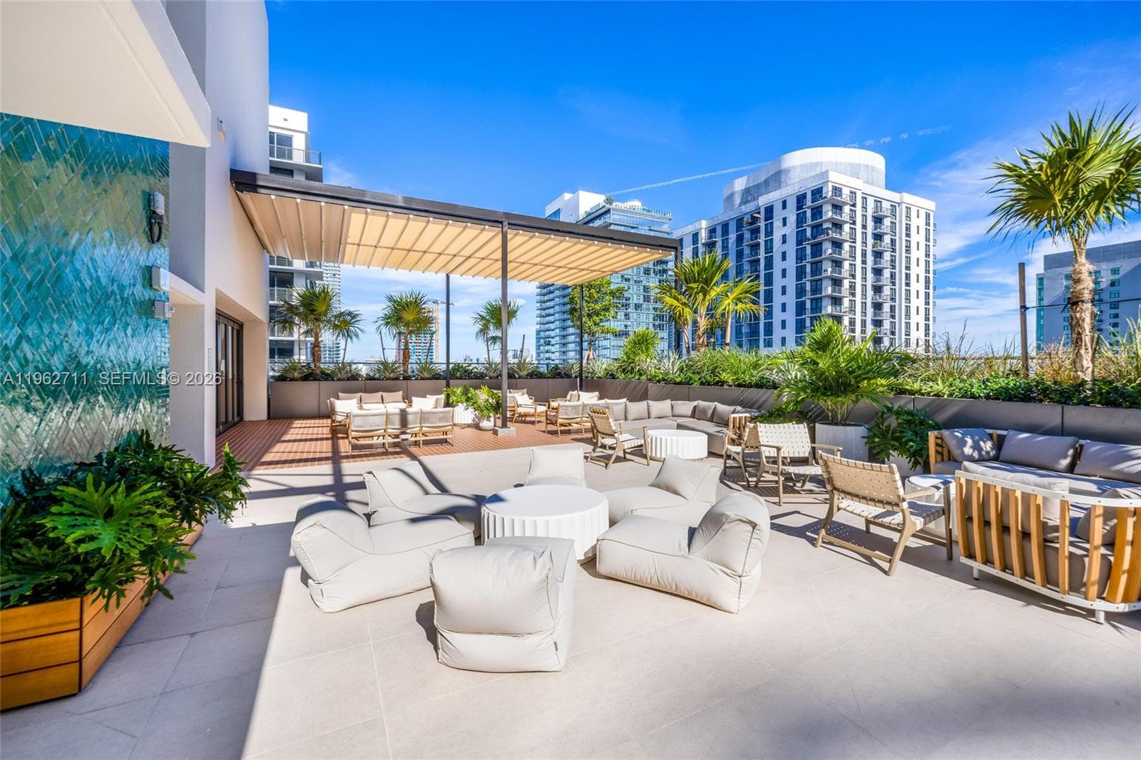 11 NE 6th St # 1208, Miami FL 33132 — 20