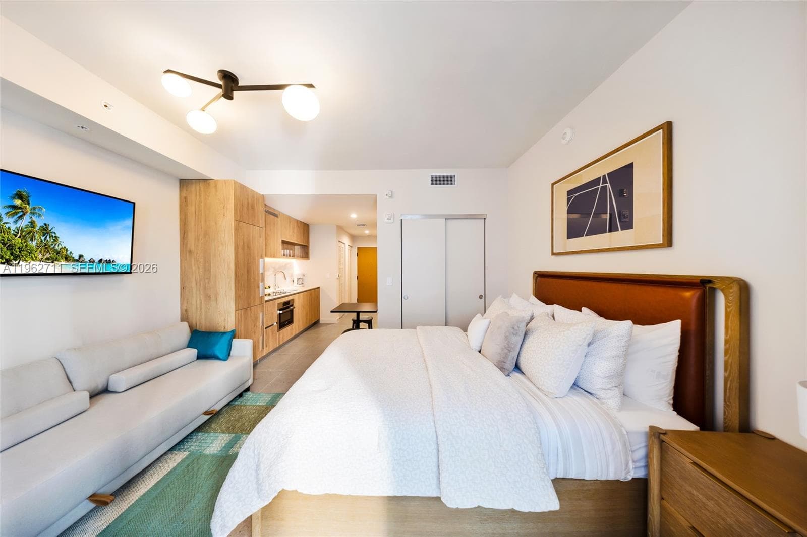 11 NE 6th St # 1208, Miami FL 33132 — 10