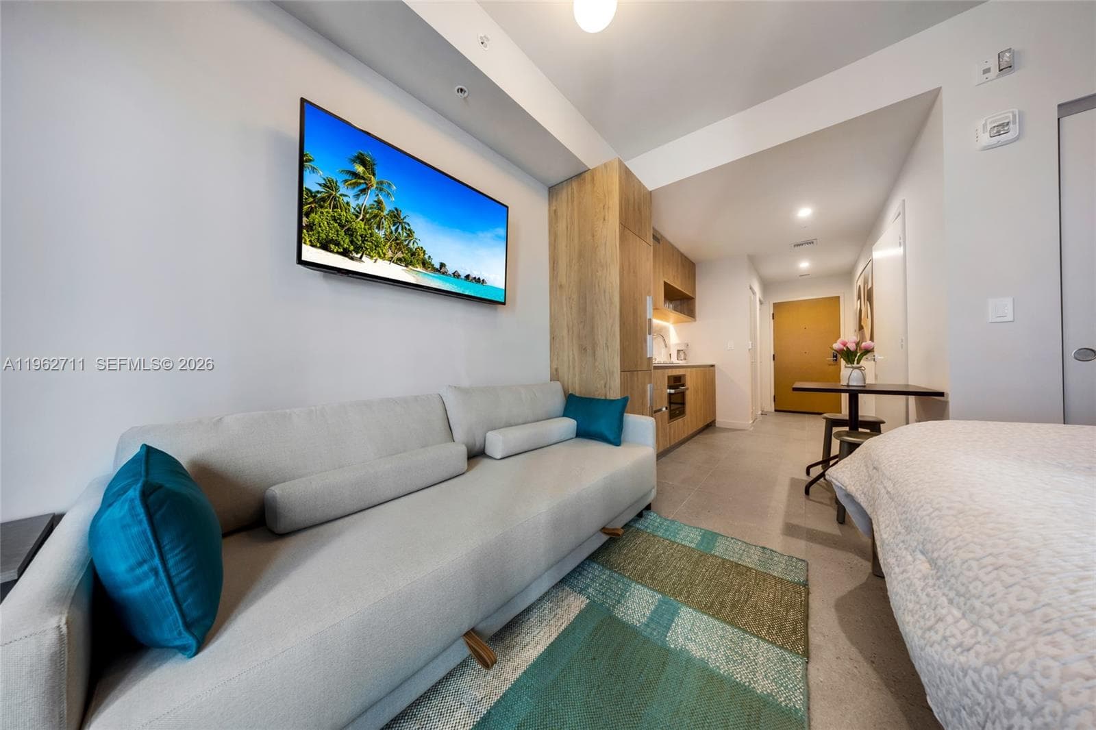 11 NE 6th St # 1208, Miami FL 33132 — 14