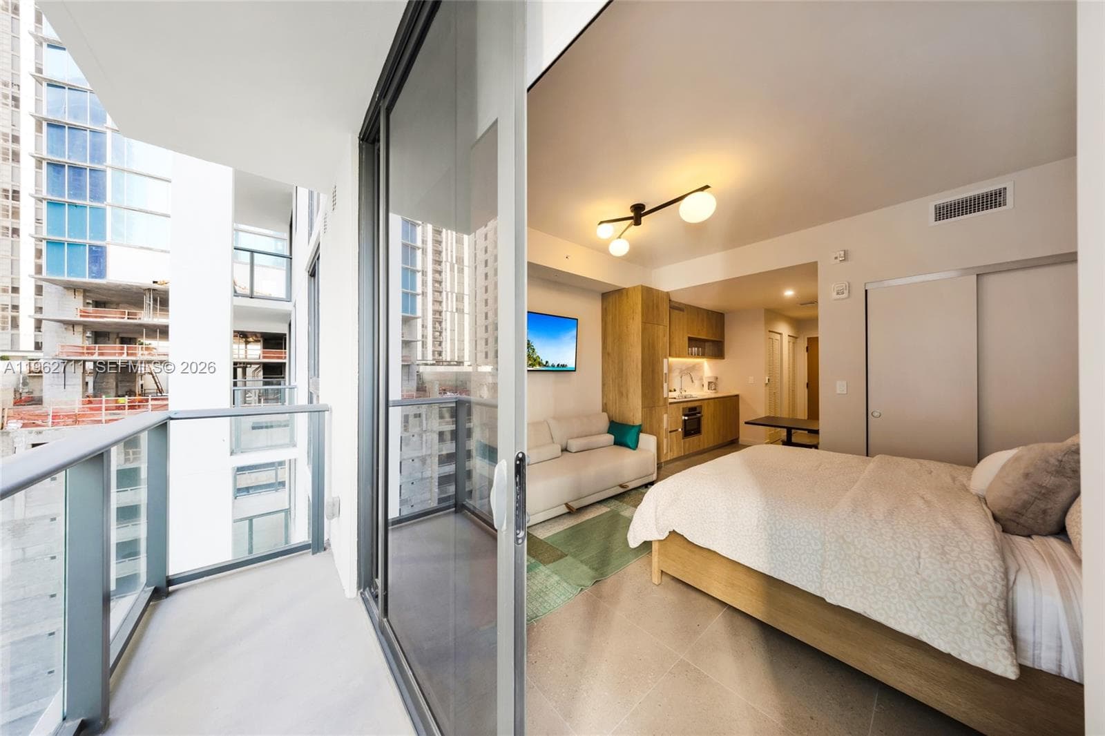 11 NE 6th St # 1208, Miami FL 33132 — 11