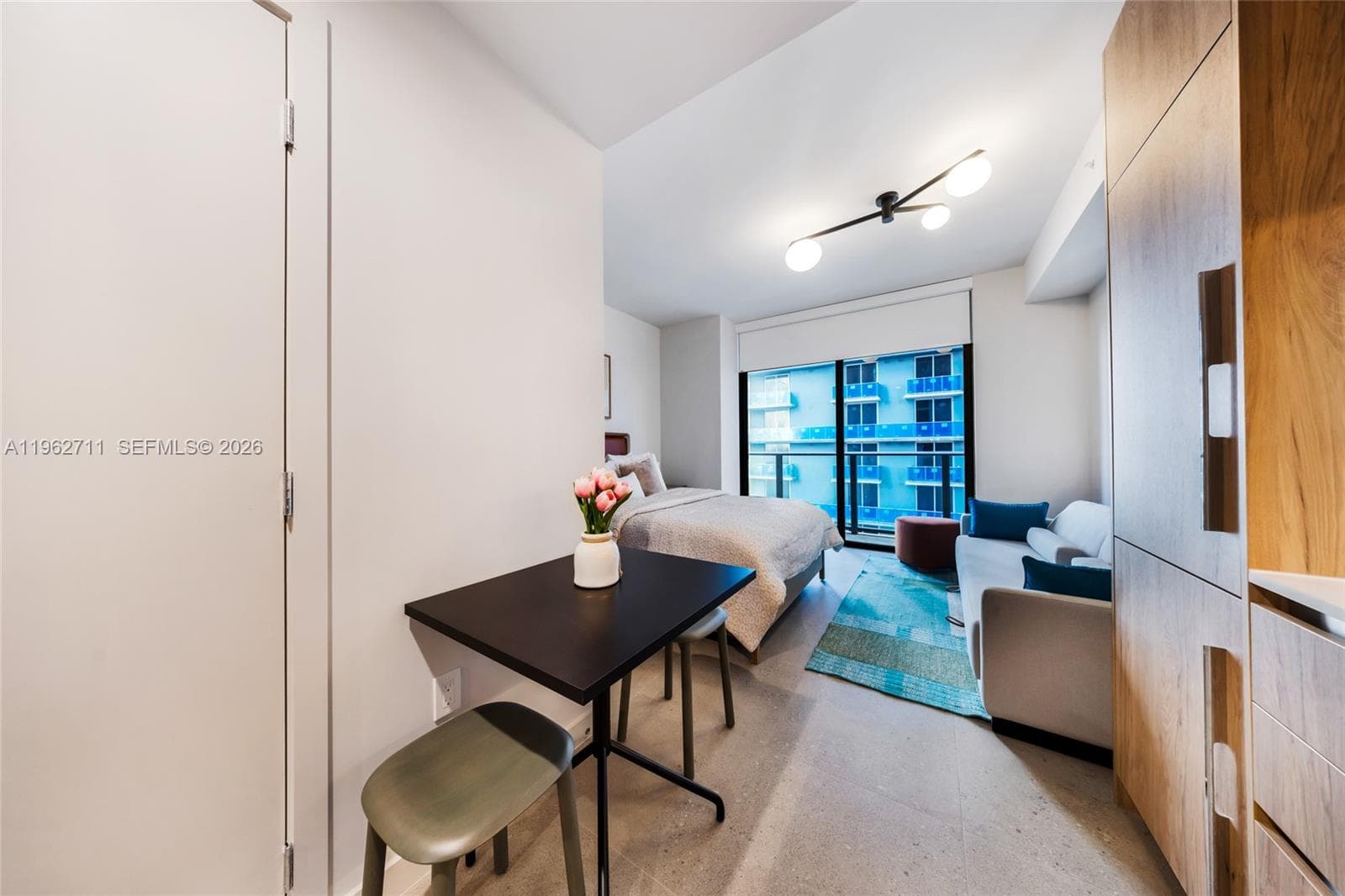 11 NE 6th St # 1208, Miami FL 33132 — 8