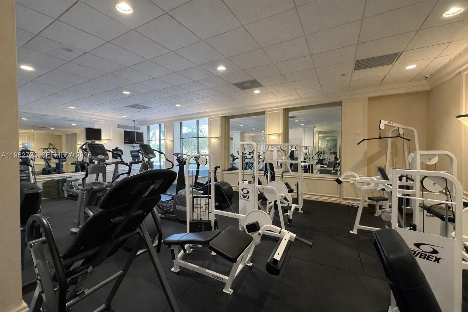 5700 Collins Ave # 1, Miami Beach FL 33140 — 10