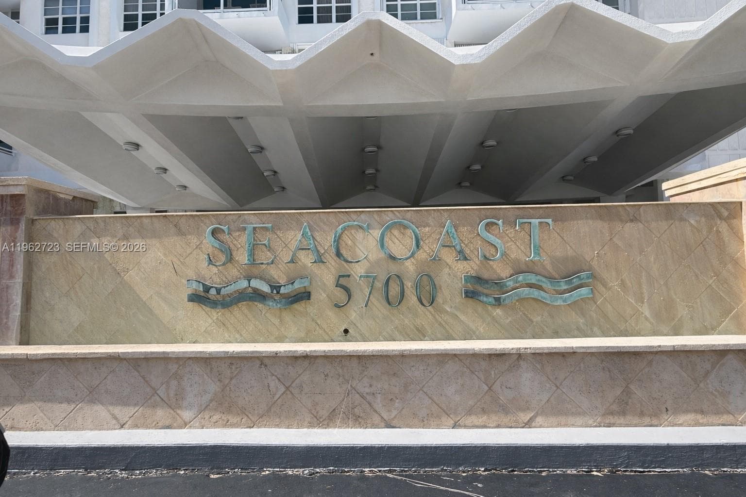 5700 Collins Ave # 1, Miami Beach FL 33140 — 11