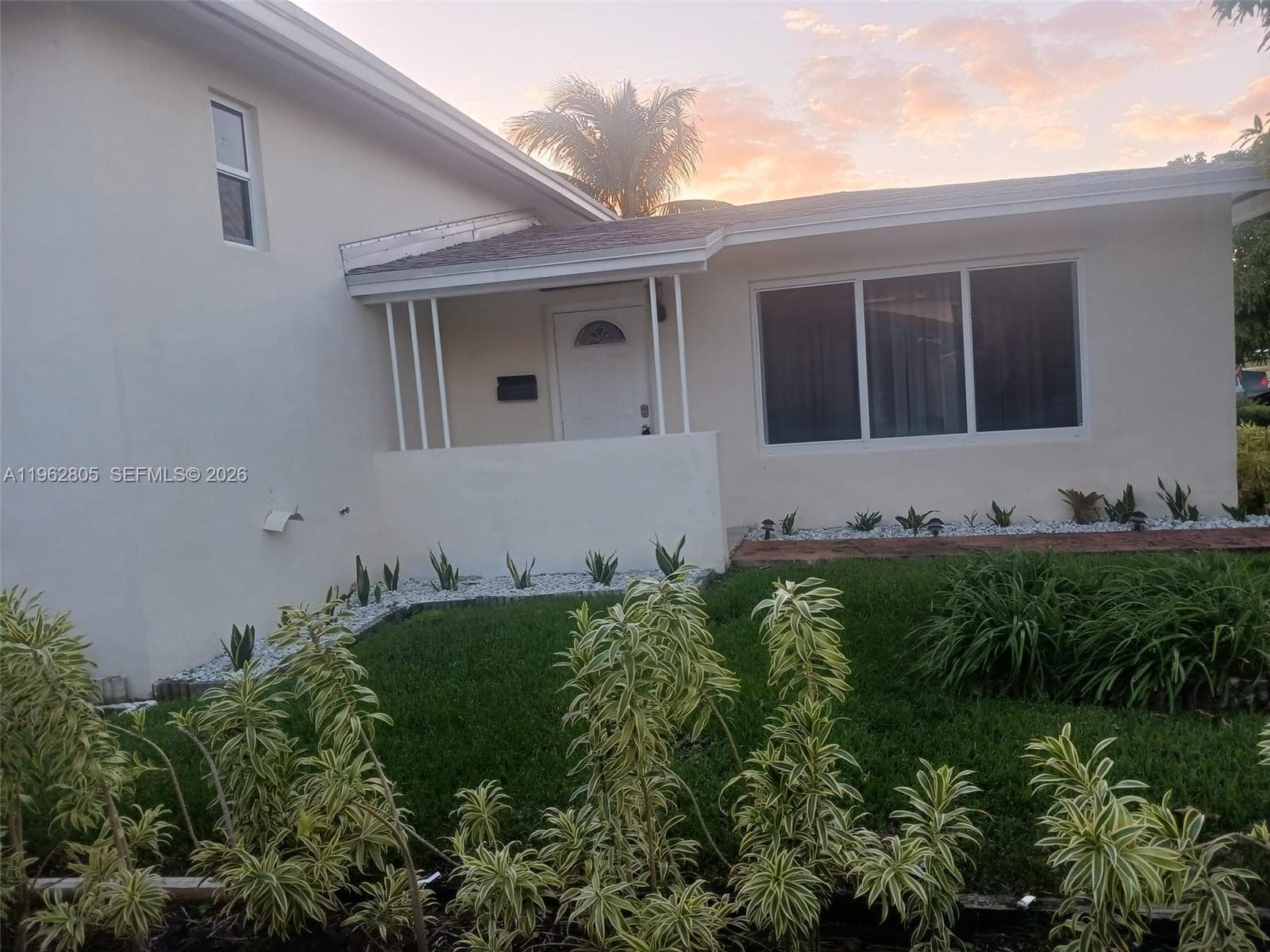 1260 NE 200th Ter, Miami FL 33179 — 2