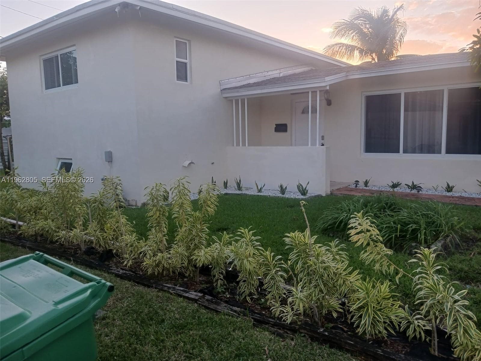 1260 NE 200th Ter, Miami FL 33179 — 1