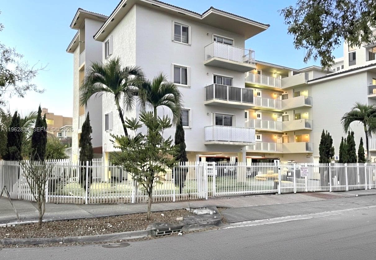 134 SW 7th Ave # 404, Miami FL 33130 — 1