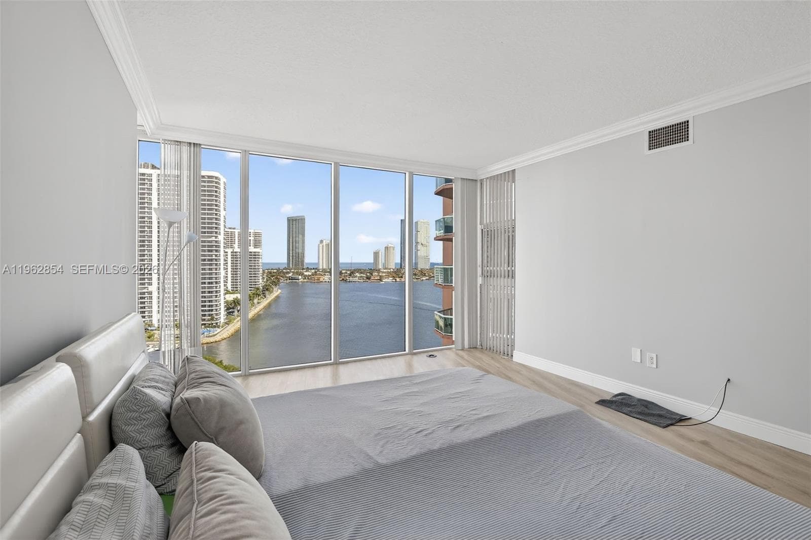 3370 Hidden Bay Dr # 1501, Aventura FL 33180 — 17