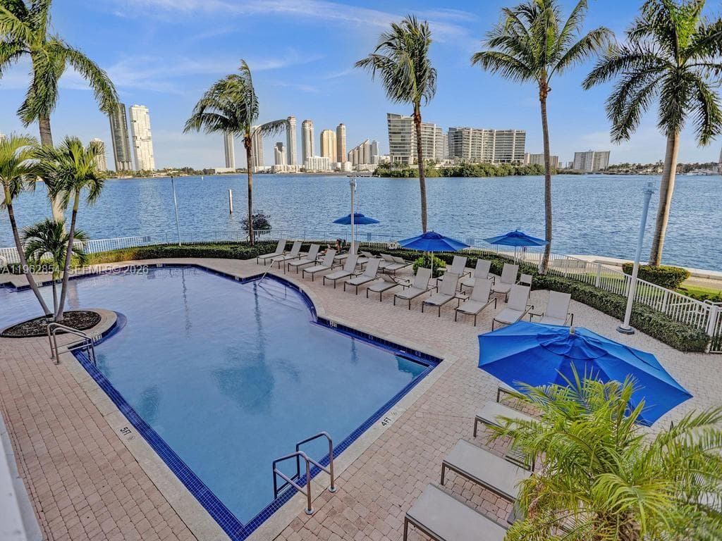 3370 Hidden Bay Dr # 1501, Aventura FL 33180 — 43