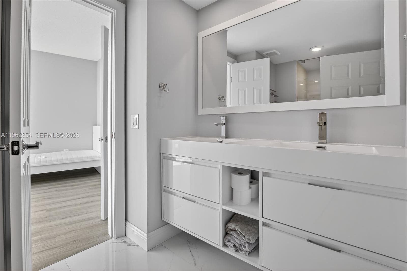 3370 Hidden Bay Dr # 1501, Aventura FL 33180 — 32