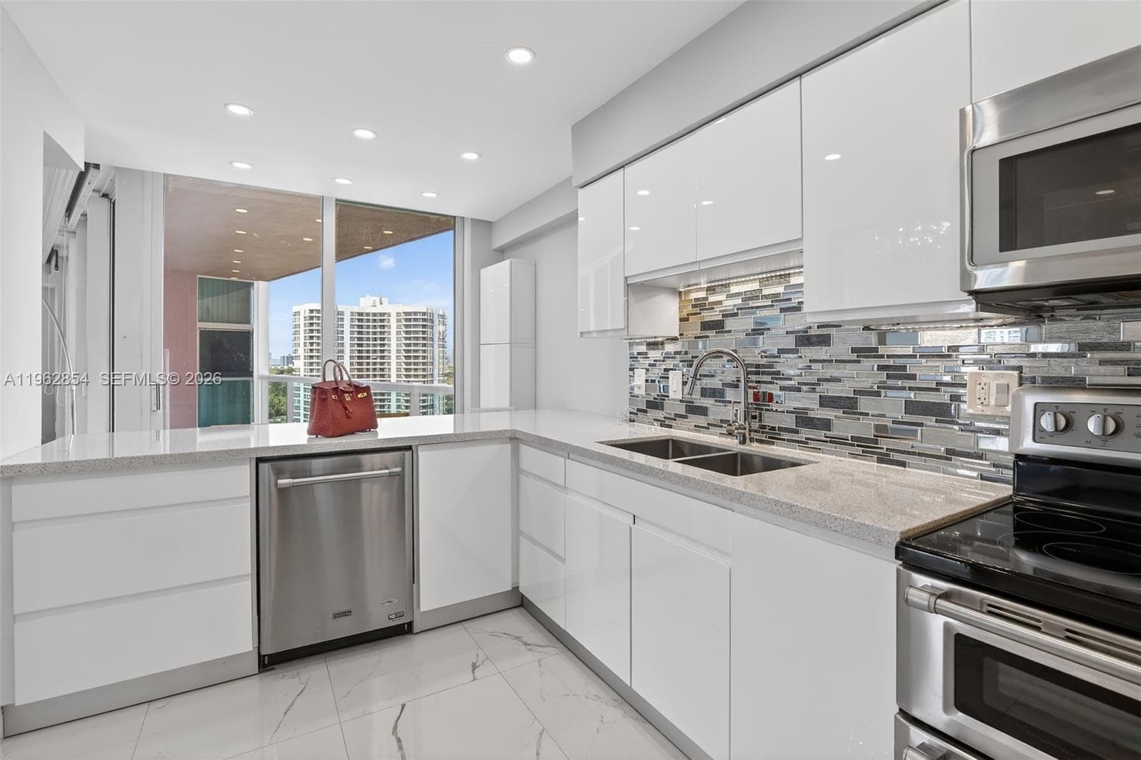 3370 Hidden Bay Dr # 1501, Aventura FL 33180 — 10