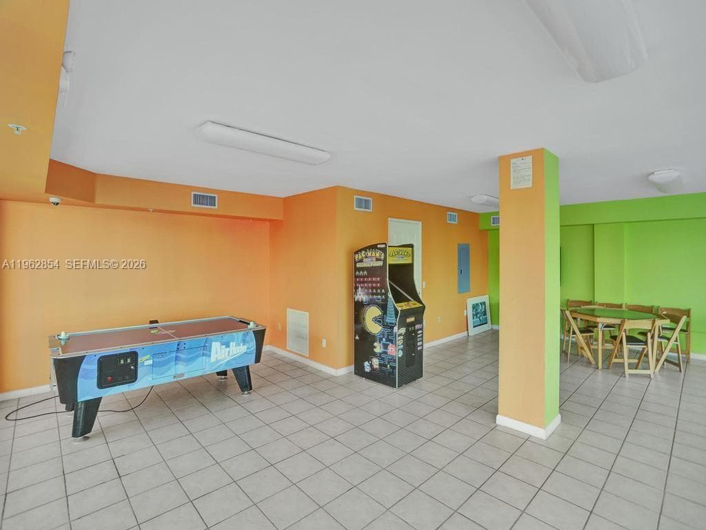3370 Hidden Bay Dr # 1501, Aventura FL 33180 — 54