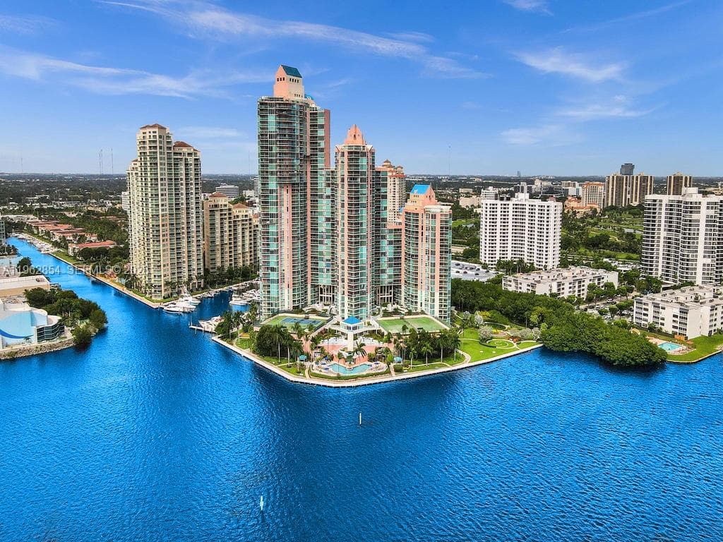 3370 Hidden Bay Dr # 1501, Aventura FL 33180 — 39