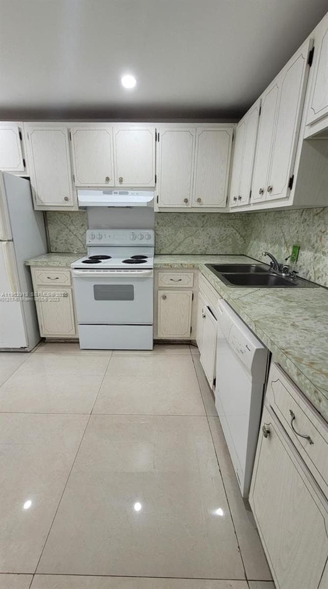 445 NE 195th St # 127, Miami FL 33179 — 3