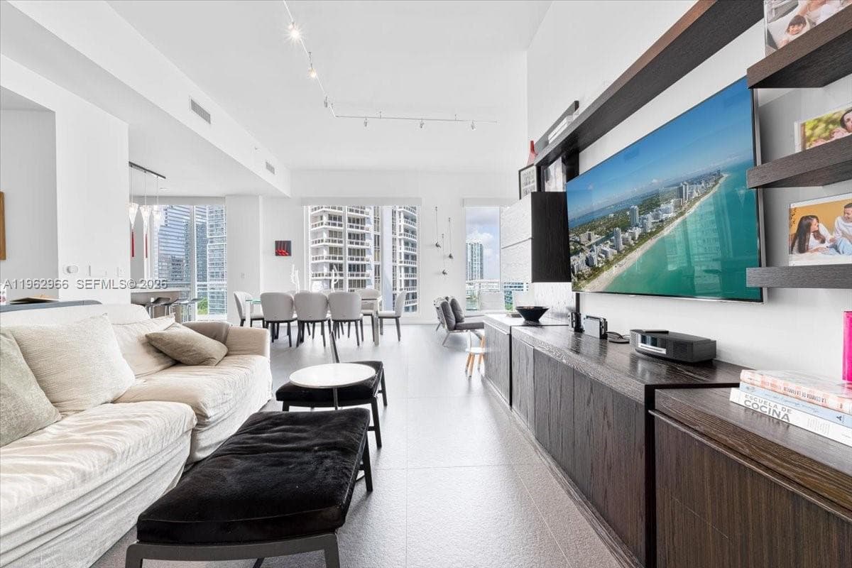 900 Brickell Key Blvd # 1101, Miami FL 33131 — 17