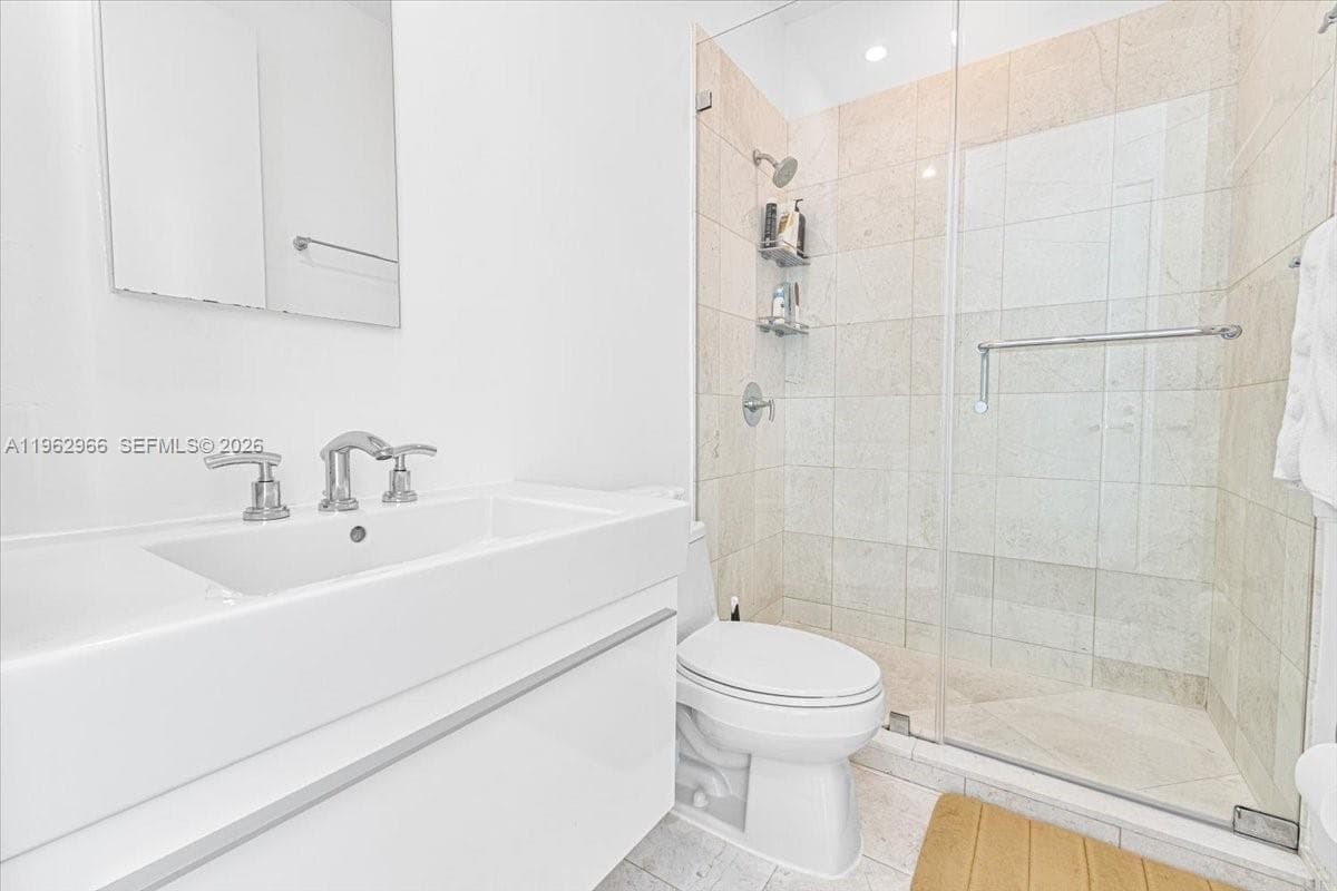 900 Brickell Key Blvd # 1101, Miami FL 33131 — 33