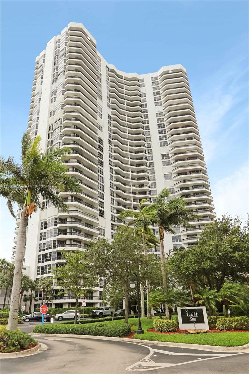Mystic Pointe Tower 500 C, Aventura, FL — 17