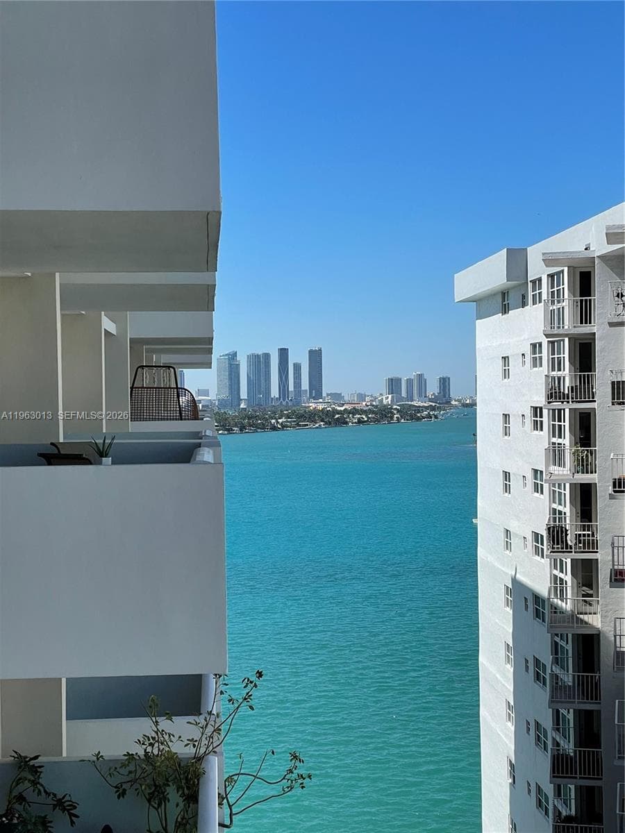 1200 West Ave # 1418, Miami Beach FL 33139 — 1