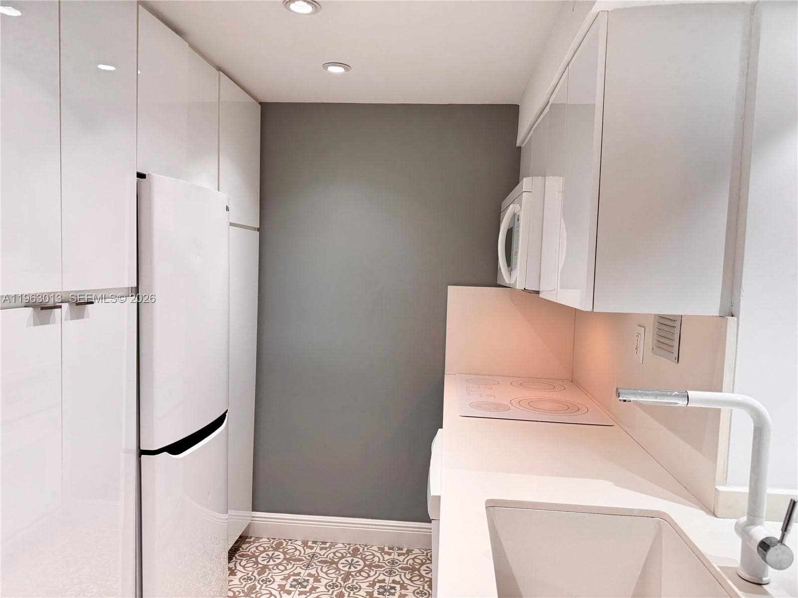 1200 West Ave # 1418, Miami Beach FL 33139 — 5
