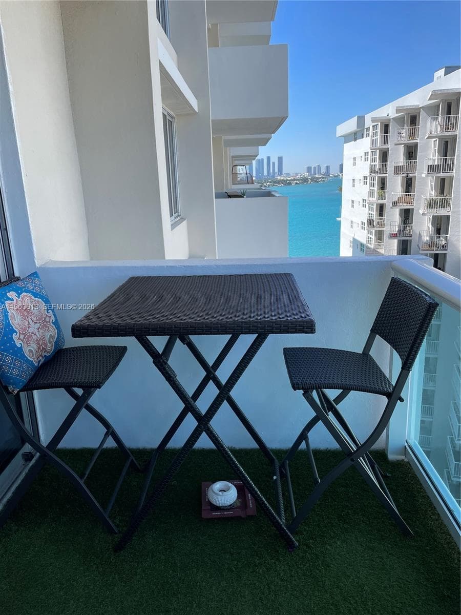 1200 West Ave # 1418, Miami Beach FL 33139 — 30