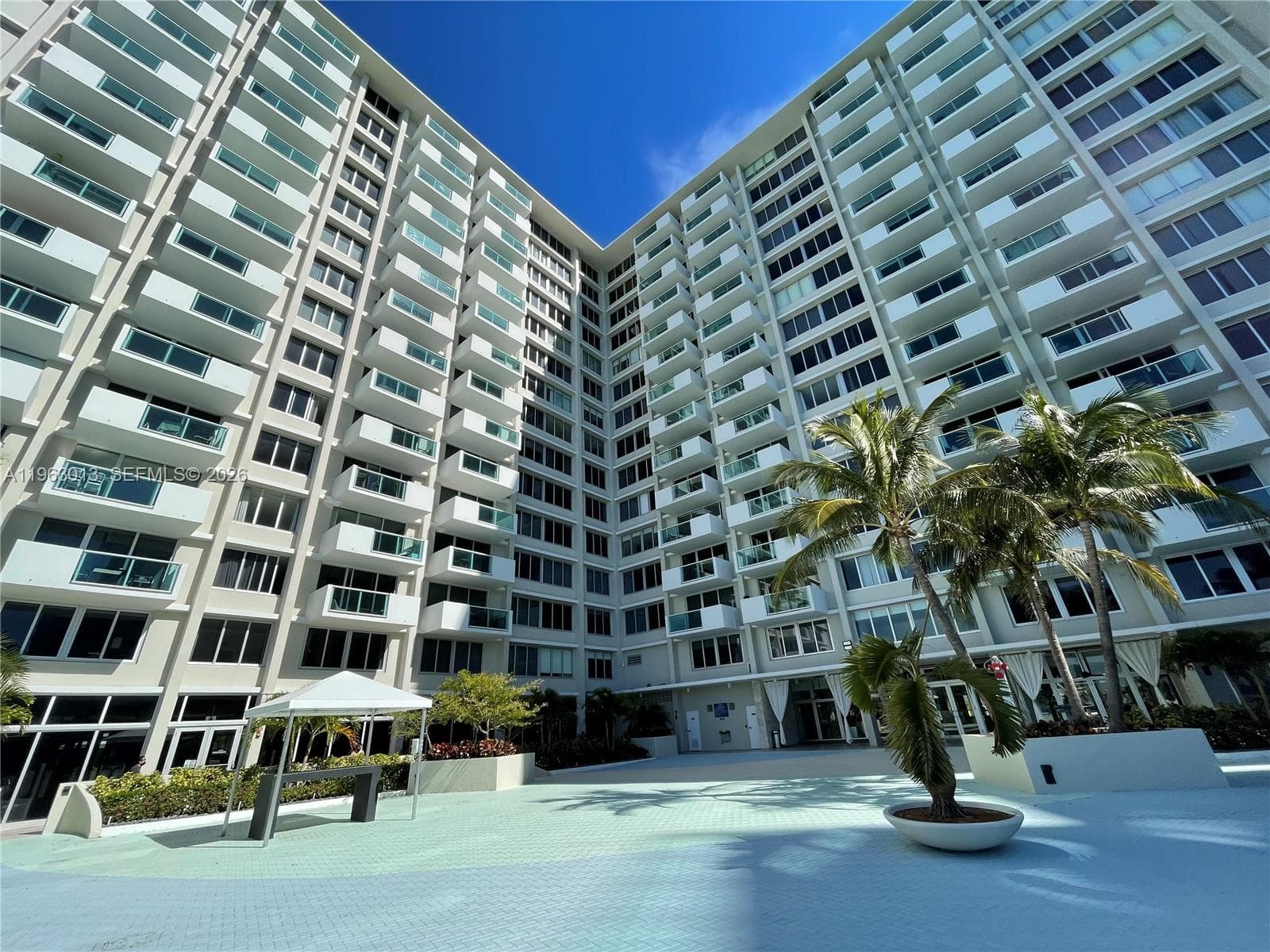 1200 West Ave # 1418, Miami Beach FL 33139 — 50