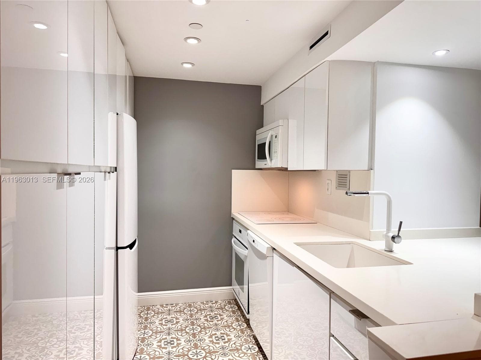 1200 West Ave # 1418, Miami Beach FL 33139 — 4