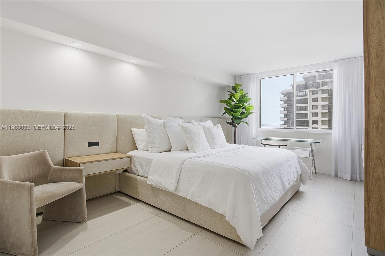 540 Brickell Key Dr # 823, Miami FL 33131 — 17