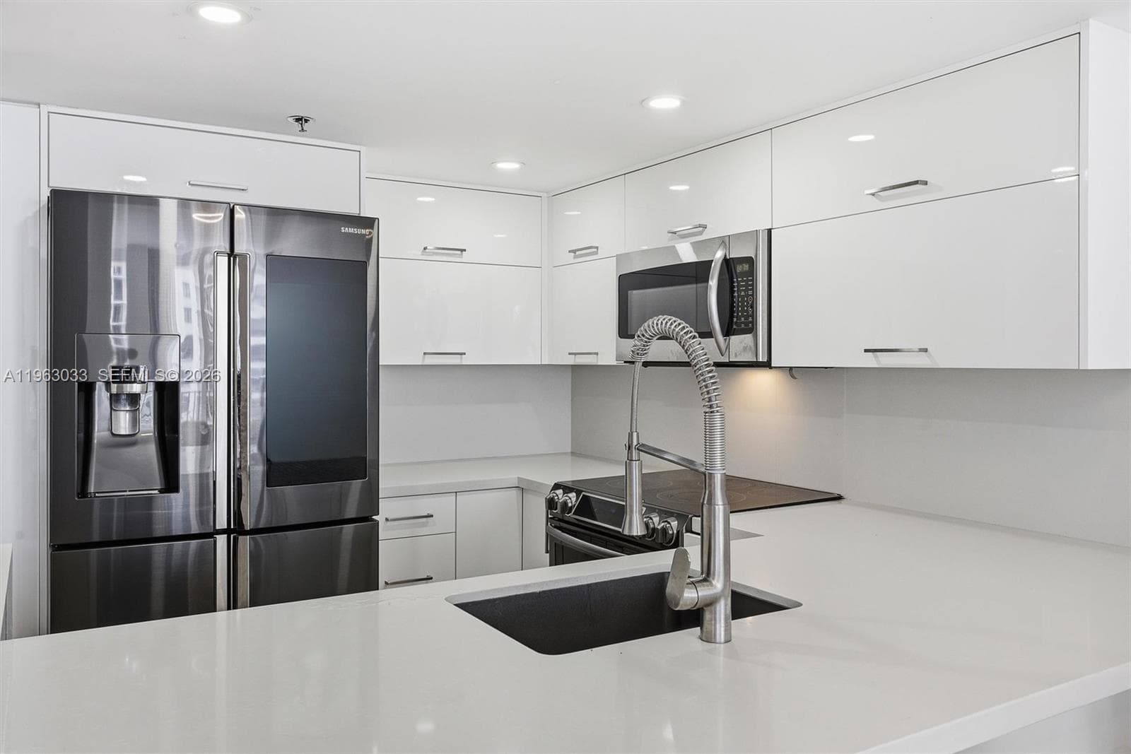 540 Brickell Key Dr # 823, Miami FL 33131 — 11